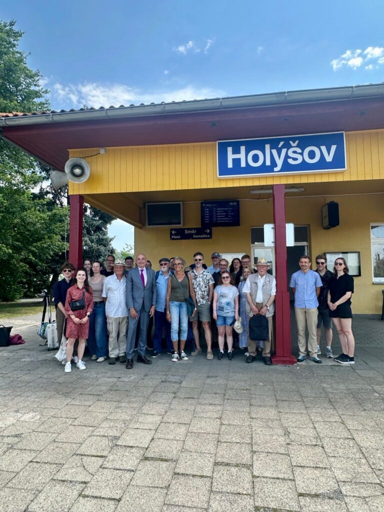 Geschichte verstehen, Versöhnung leben: Gedenkreise nach Holysov zum 80. Jahrestag der Vertreibung